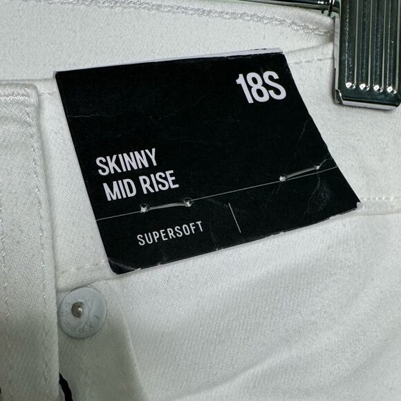 Express White Distressed Cropped Jeans Size 18S - Picture 6 of 9